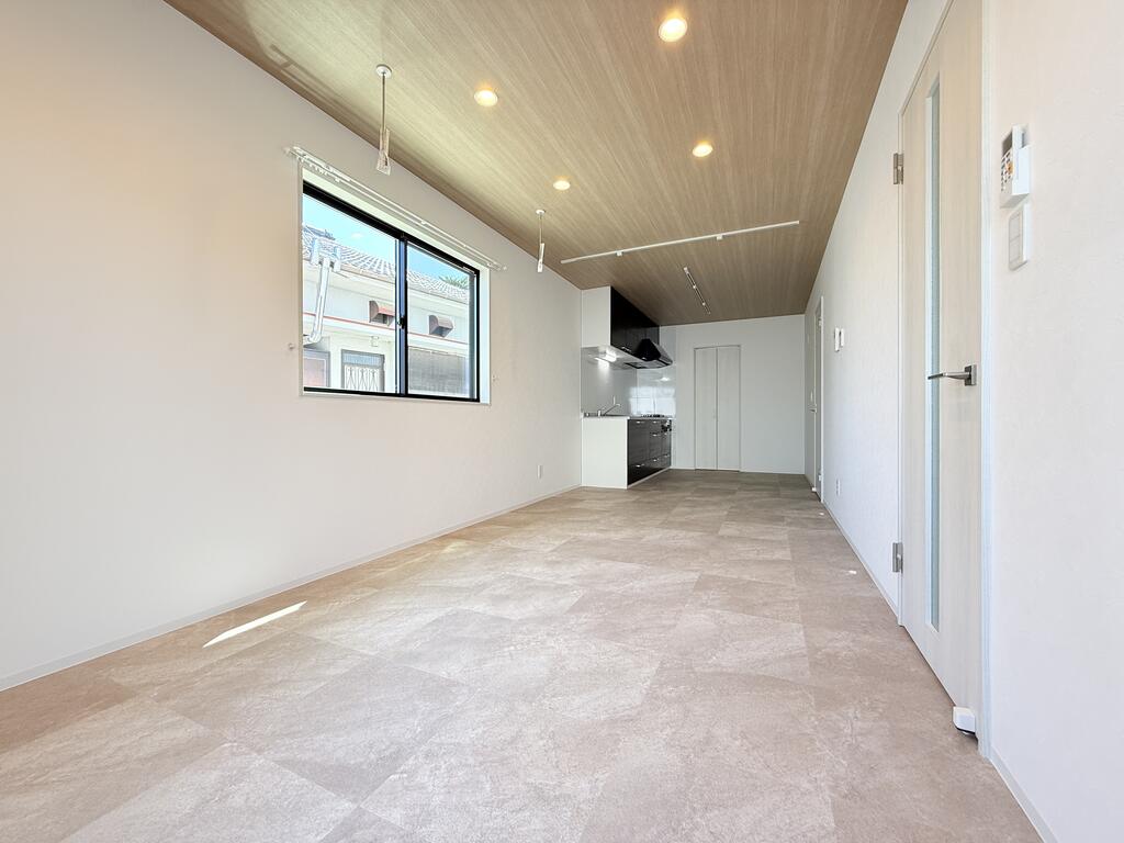 居室・リビング　実際の床色・天井・建具色が異なります