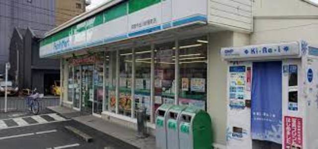 コンビニ　ファミリーマート京都今出川針屋町店（コンビニ）まで381m