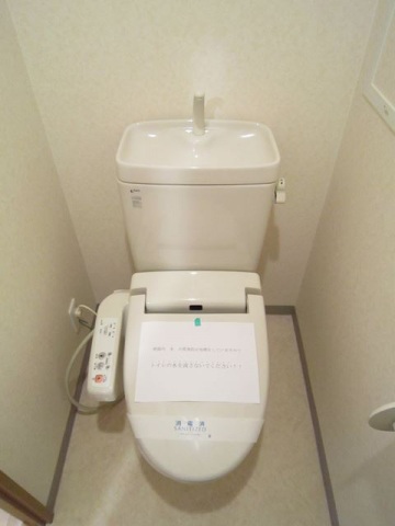 トイレ　別号室の写真です。