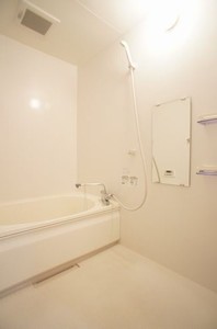 バス・シャワールーム　沸かし直しができて経済的な追焚給湯機能付き♪