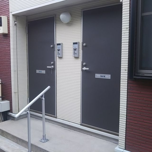 玄関　２階は即階段がございます。
