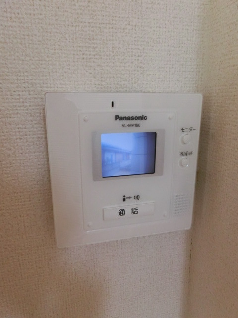 セキュリティ　来訪者も確認できるモニターホン完備。