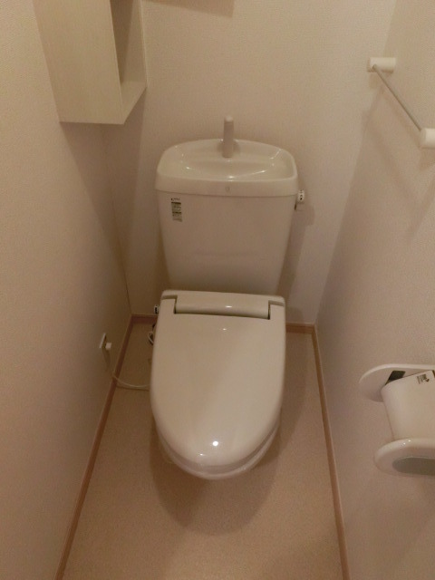 トイレ　清潔感のあるトイレですね。