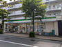 コンビニ　ファミリーマート　市ヶ尾駅北口店（コンビニ）まで180m