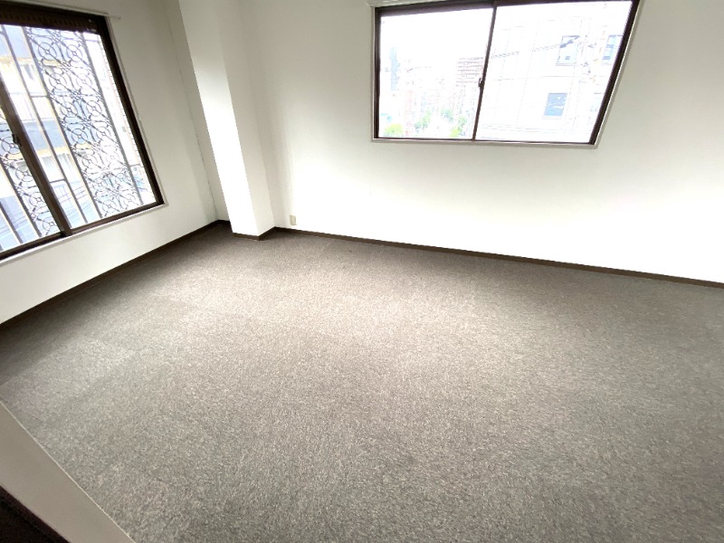 玄関　玄関を一歩入ると・・・こんな感じです。