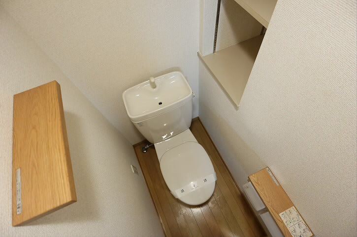 トイレ　別号室の参考写真となります