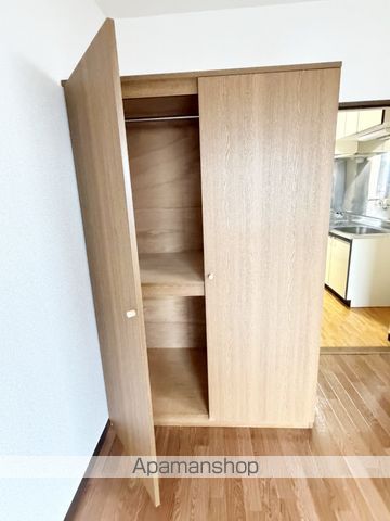 ＪＲ東海道本線 磐田駅 バス乗車時間：20分 最寄りバス停で下車 徒歩8分 3階建 築28年の内装写真
