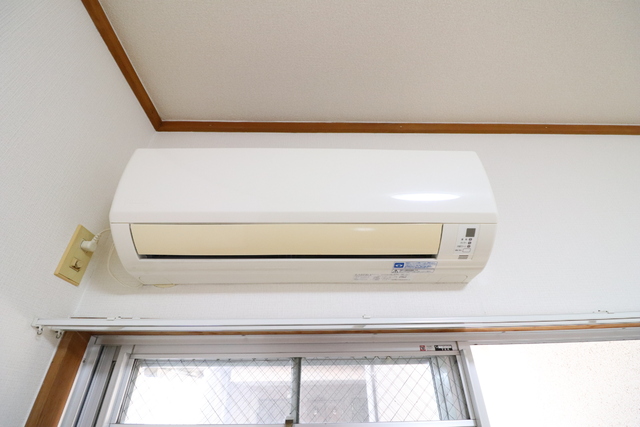 その他　エアコン１基ついてます