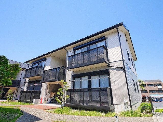 建物外観　落ち着いた雰囲気の外観です