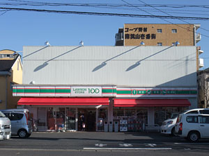 コンビニ　ローソンストア100南流山六丁目店（コンビニ）まで242m