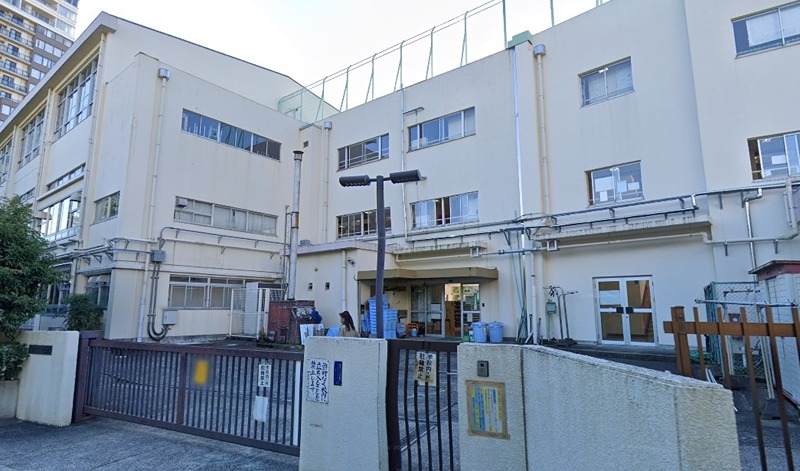 小学校　目黒区立下目黒小学校（目黒）（小学校）まで552m