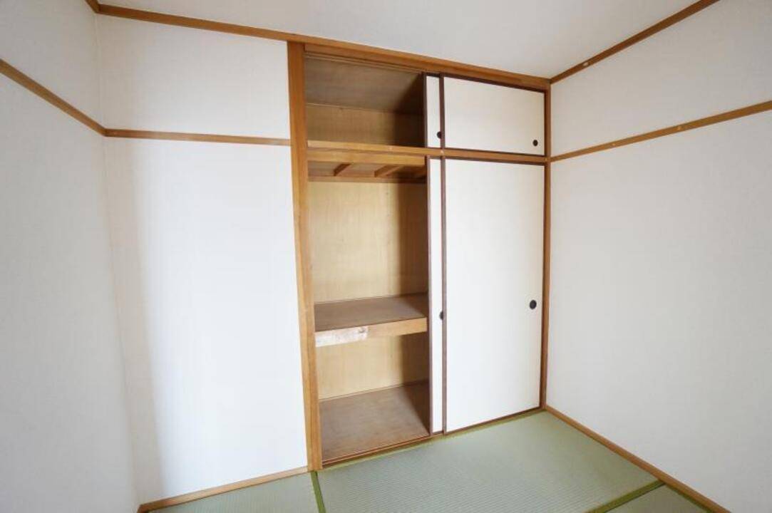 収納　押入れ