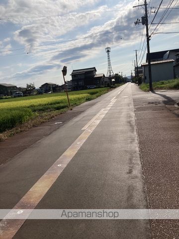 その他　前面道路（その他）まで0m