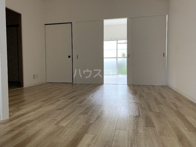豊中ガーデンズの居間写真
