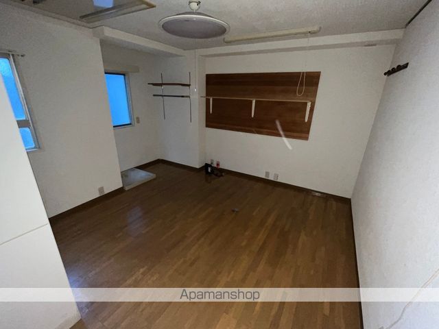 アウトリバーマンションの居間写真