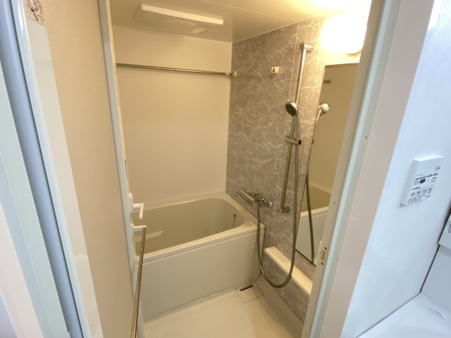 バス・シャワールーム　※同物件他部屋写真　反転・色違いの場合有　現状優先