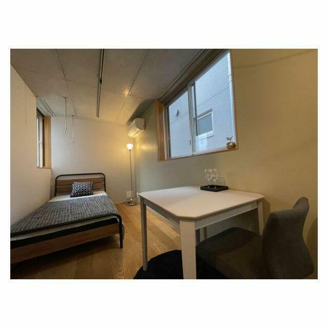 居室・リビング　モデルルーム（家具その他小物類は付随して
