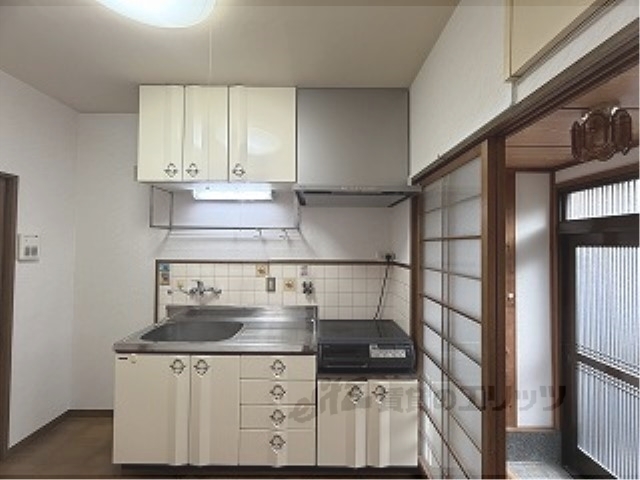 地下鉄東西線 椥辻駅 徒歩6分 2階建 築48年のキッチン写真