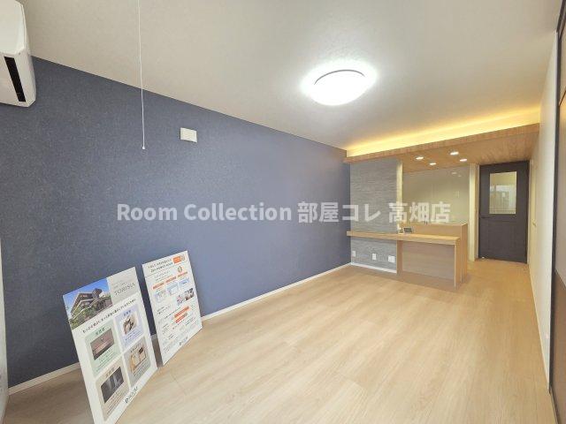 セレスティア高畑の居間写真