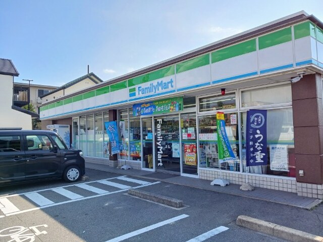 コンビニ　ファミリーマート（コンビニ）まで500m
