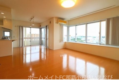 沖縄都市モノレール 旭橋駅 徒歩6分 18階建 築18年の居間写真