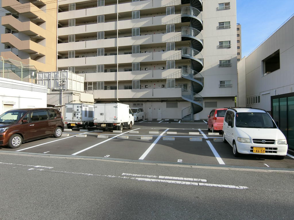 駐車場　敷地内駐車場完備☆