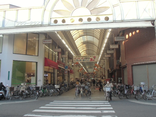 ショッピングセンター　加賀屋商店街（ショッピングセンター）まで818m