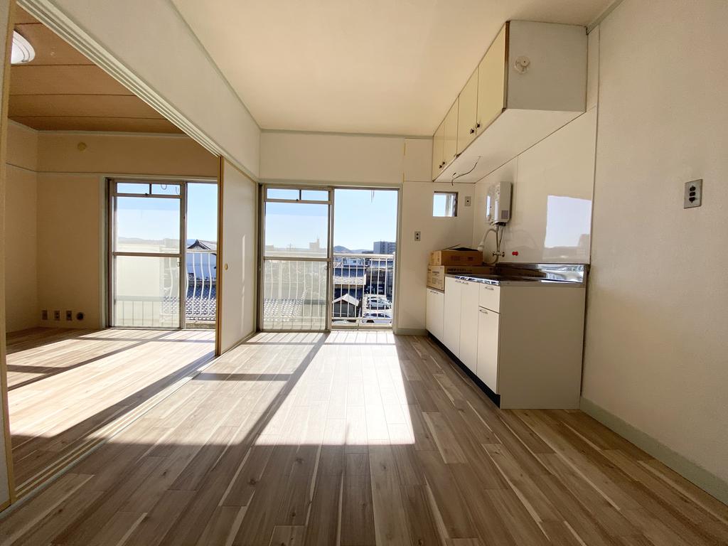 白山マンションの居間写真