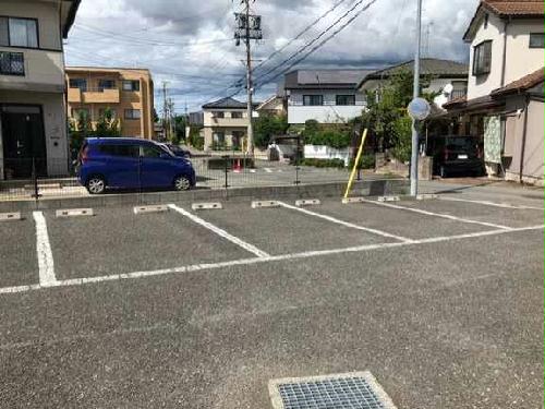 レオパレス隼の駐車場