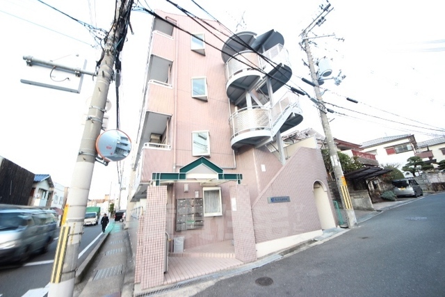 生駒市東生駒のマンションの建物外観