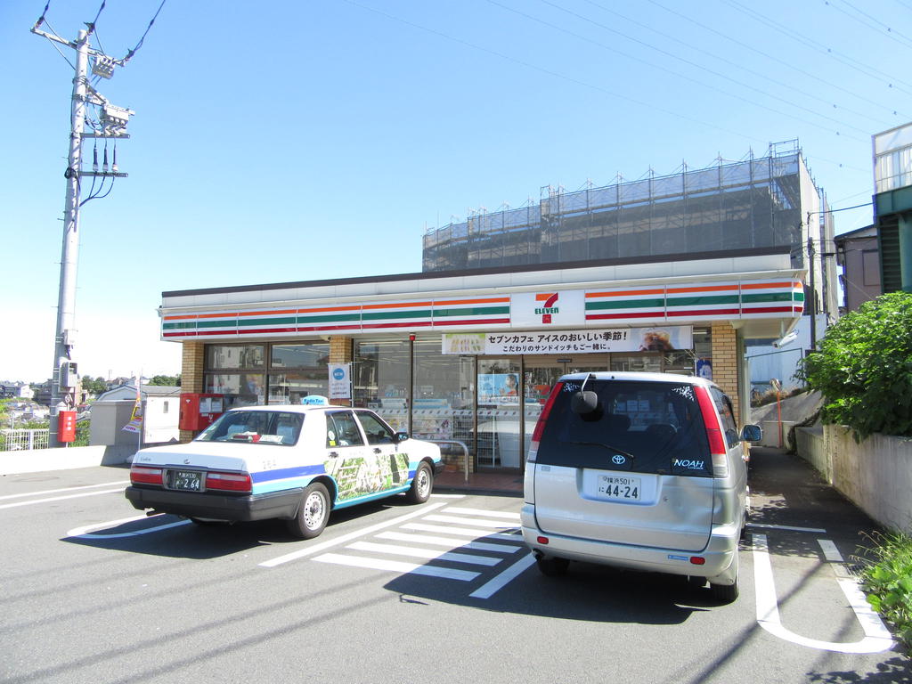 コンビニ　セブンイレブン横浜松見町3丁目店（コンビニ）まで352m
