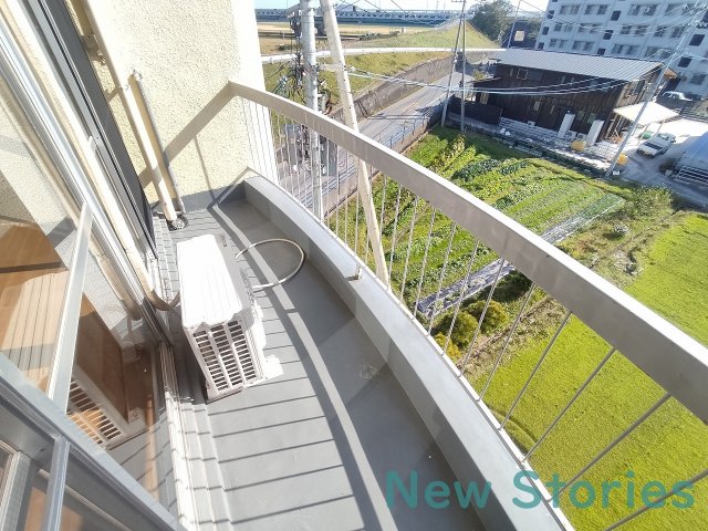 バルコニー　バルコニーからの眺めを楽しみながら食事をしませんか