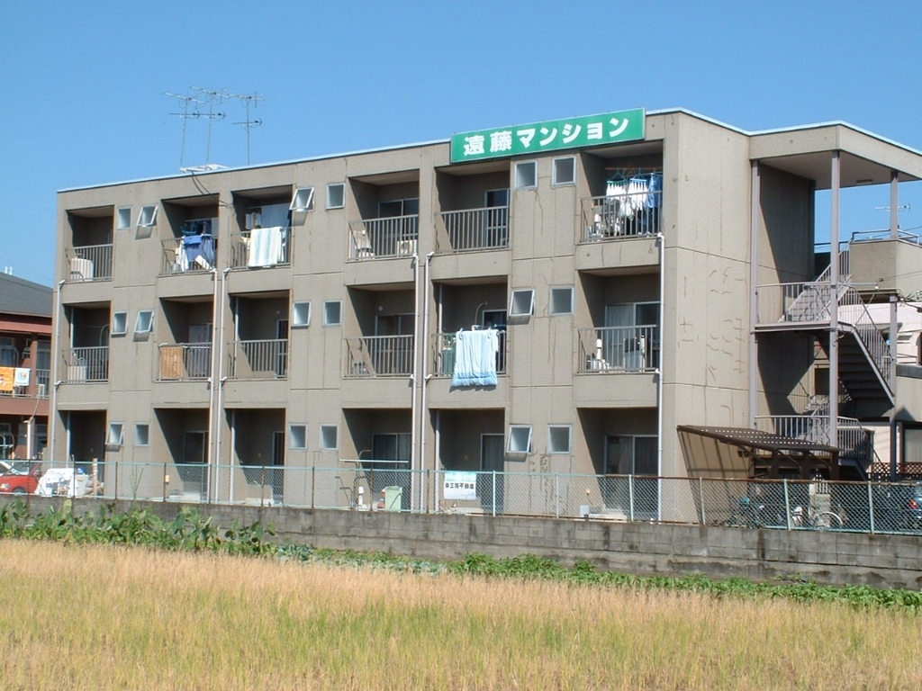 草津市平井のマンションの建物外観