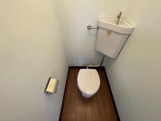 トイレ　※別号室の写真です