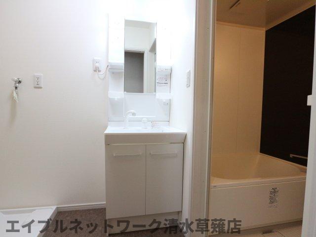 洗面設備　スペースが確保できる洗面所です