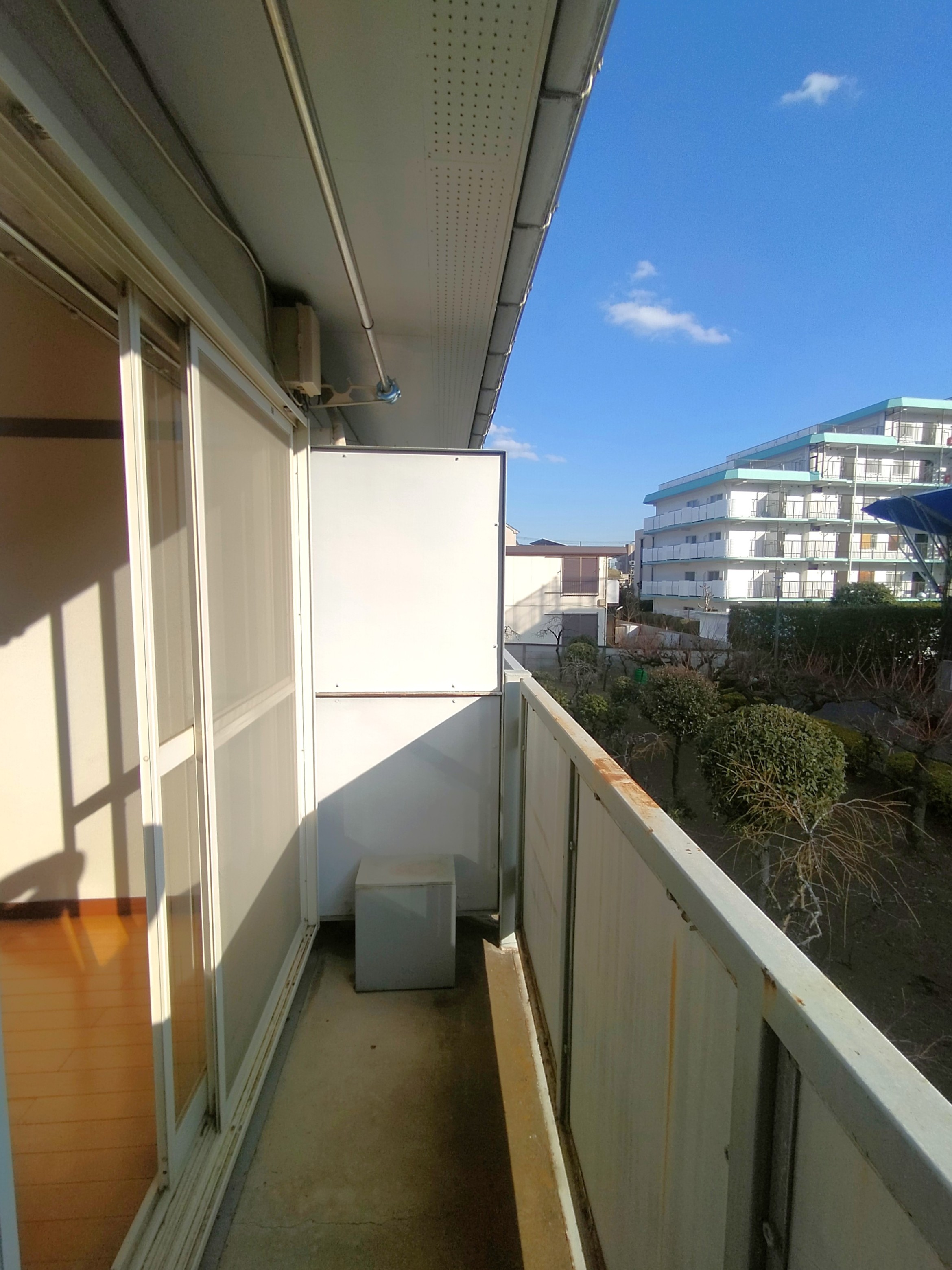 バルコニー　南向きで開放的です。