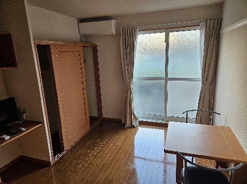 居室・リビング　備品や設備仕様は号室等により異なります現地をご確認下さい。