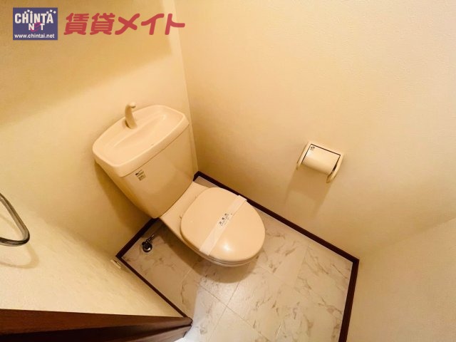 【多気郡明和町大字上村のアパートのトイレ】