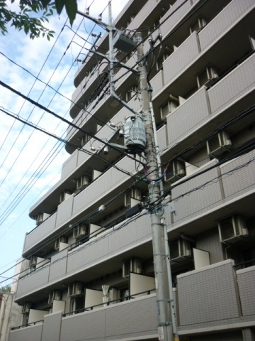 横浜市西区西平沼町のマンションの建物外観