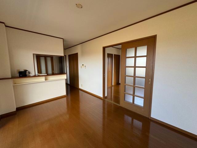 【三島市谷田のマンションの居室・リビング】