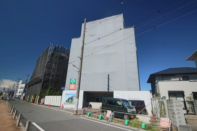 【浦安市猫実のマンションの建物外観】