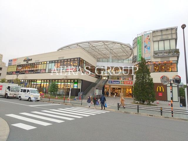 【メディフィス千住大橋駅前のドラックストア】