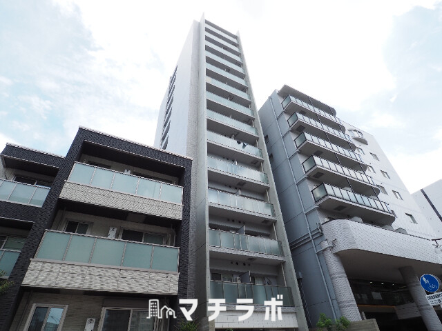 【名古屋市昭和区鶴舞のマンションの建物外観】