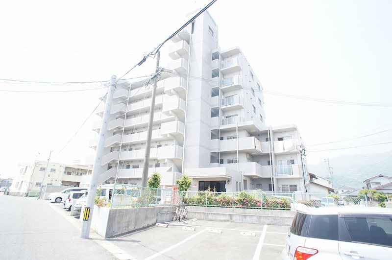 京都郡苅田町尾倉のマンションの建物外観