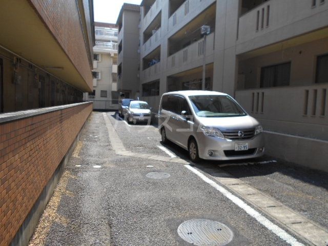 【江南市古知野町杉山のマンションの駐車場】