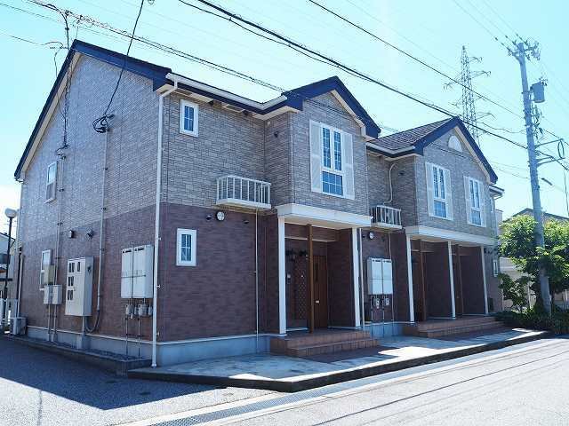 富山市米田町のアパートの建物外観