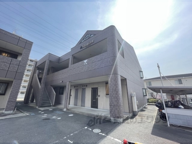 【天理市二階堂上ノ庄町のアパートの建物外観】