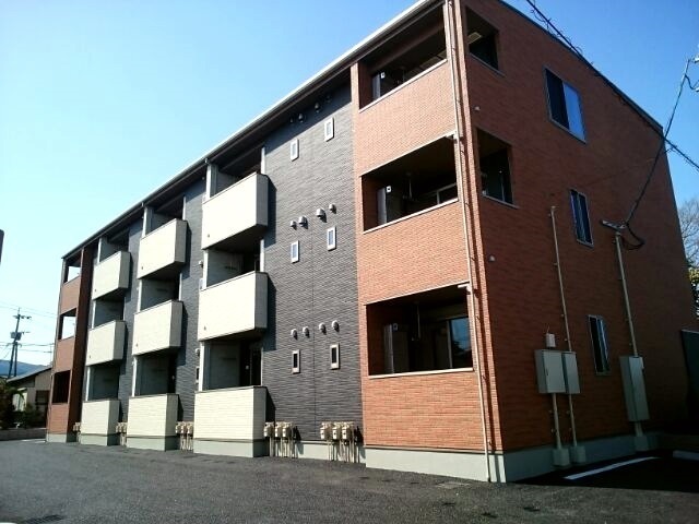 熊本市西区出町のアパートの建物外観