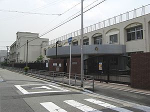 【ハイネス住之江公園の小学校】