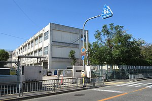 【堺市中区深井水池町のアパートの小学校】